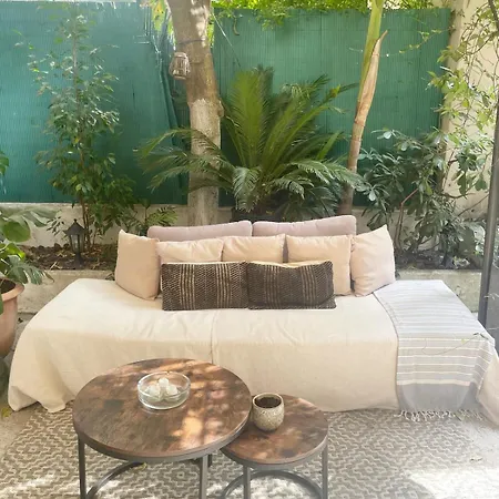 Daire With Private Garden In Center Nice
