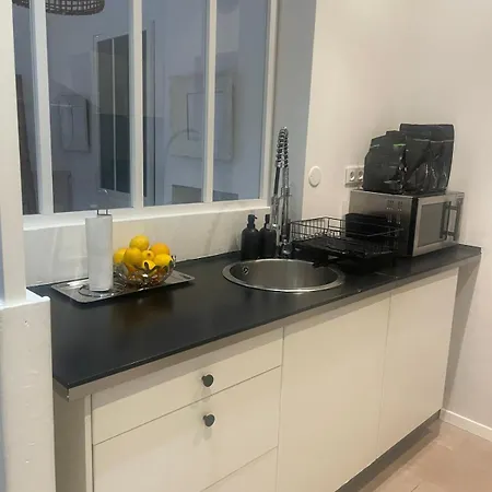 With Private Garden In Center 아파트 *