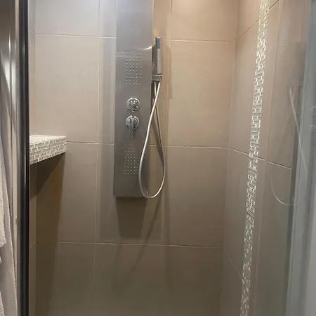 아파트 With Private Garden In Center *