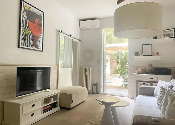 Apartment With Private Garden In Center *