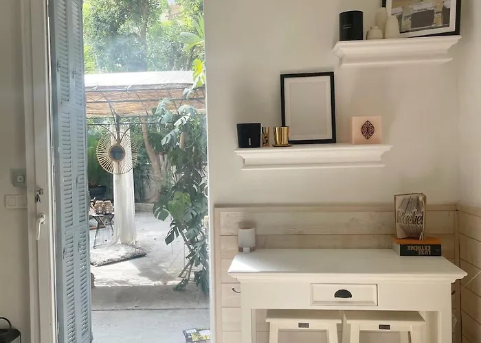 With Private Garden In Center Apartment