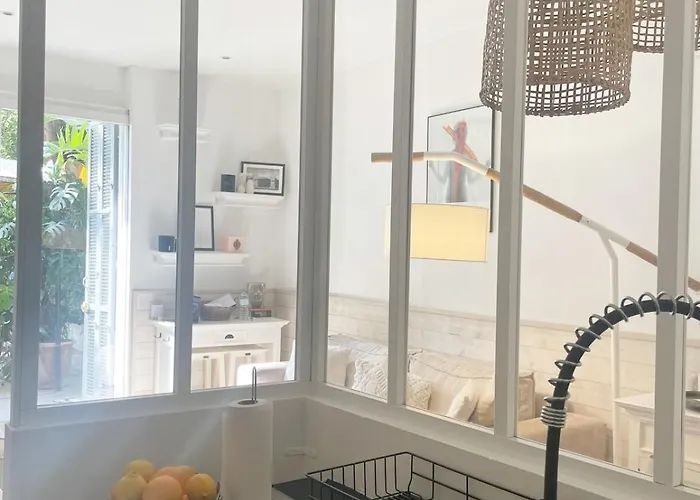 Appartement With Private Garden In Center Nice