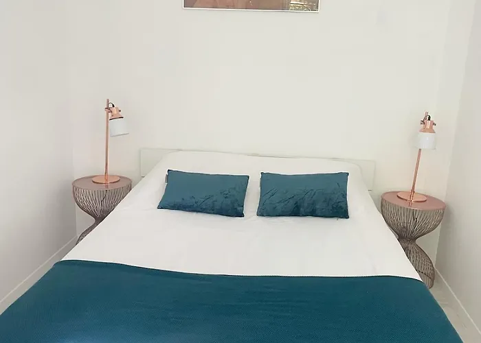 Appartement With Private Garden In Center