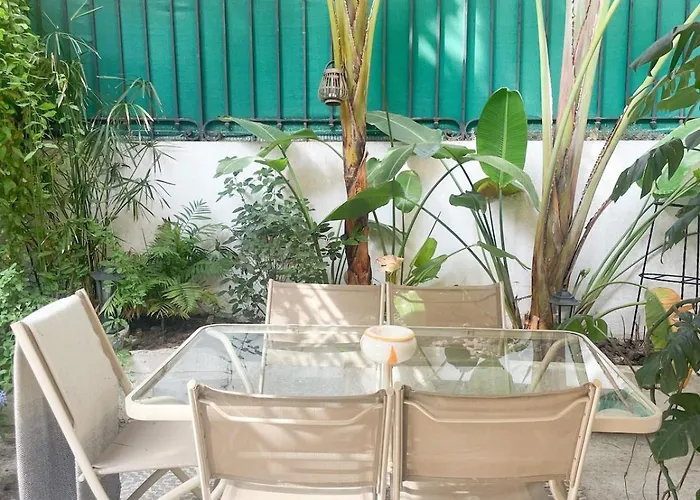 Appartement With Private Garden In Center