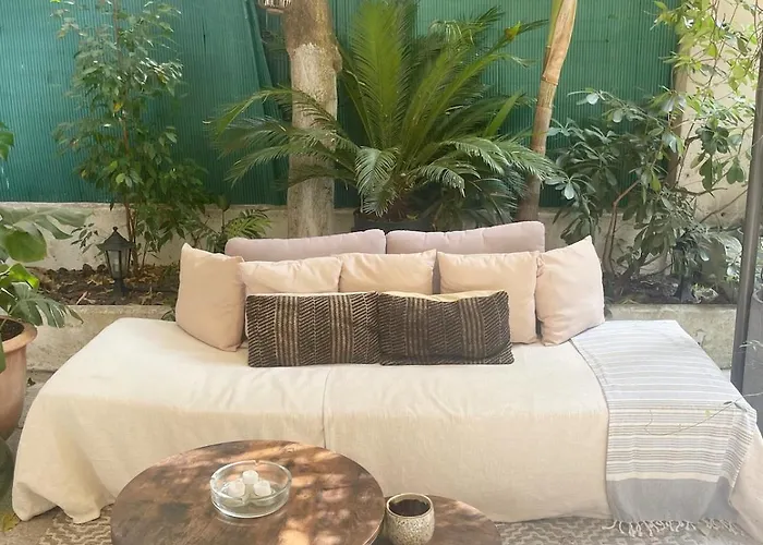 Appartement With Private Garden In Center Nice